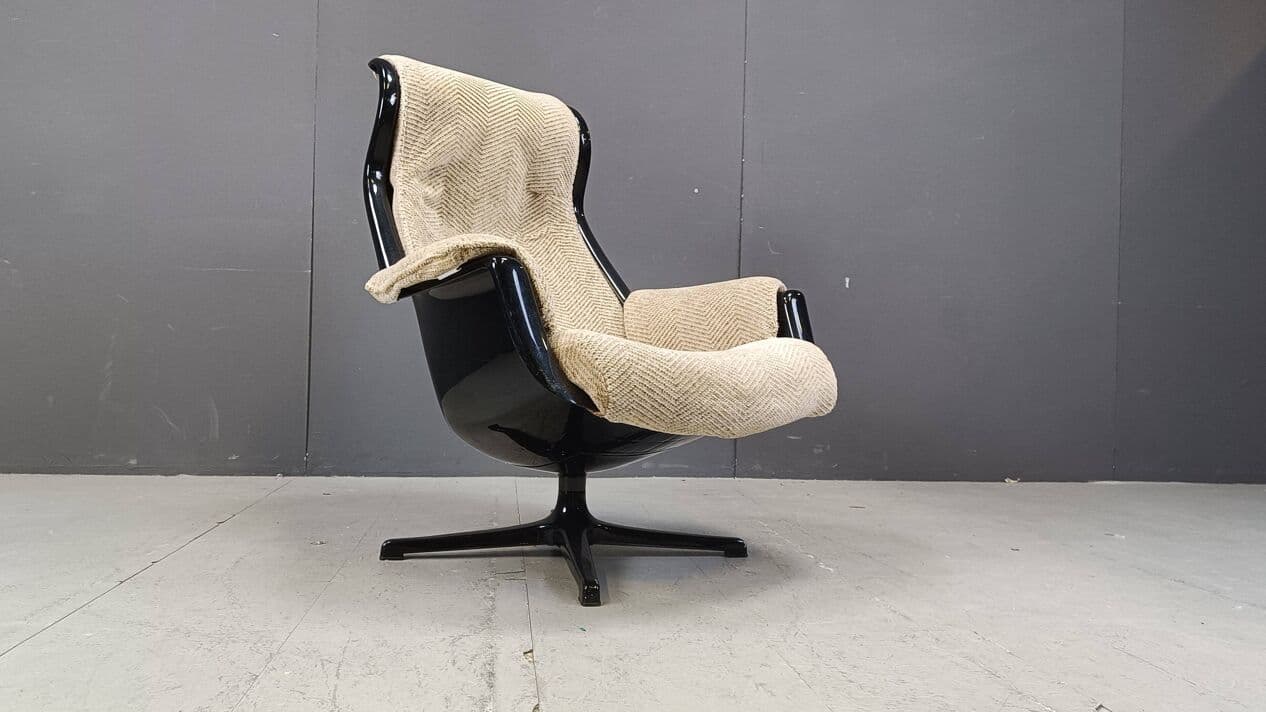 Fotel Space Age, beżowa tkanina, plastik czarny, proj. A. Svensson, Dux, Szwecja, lata 60. - 270306