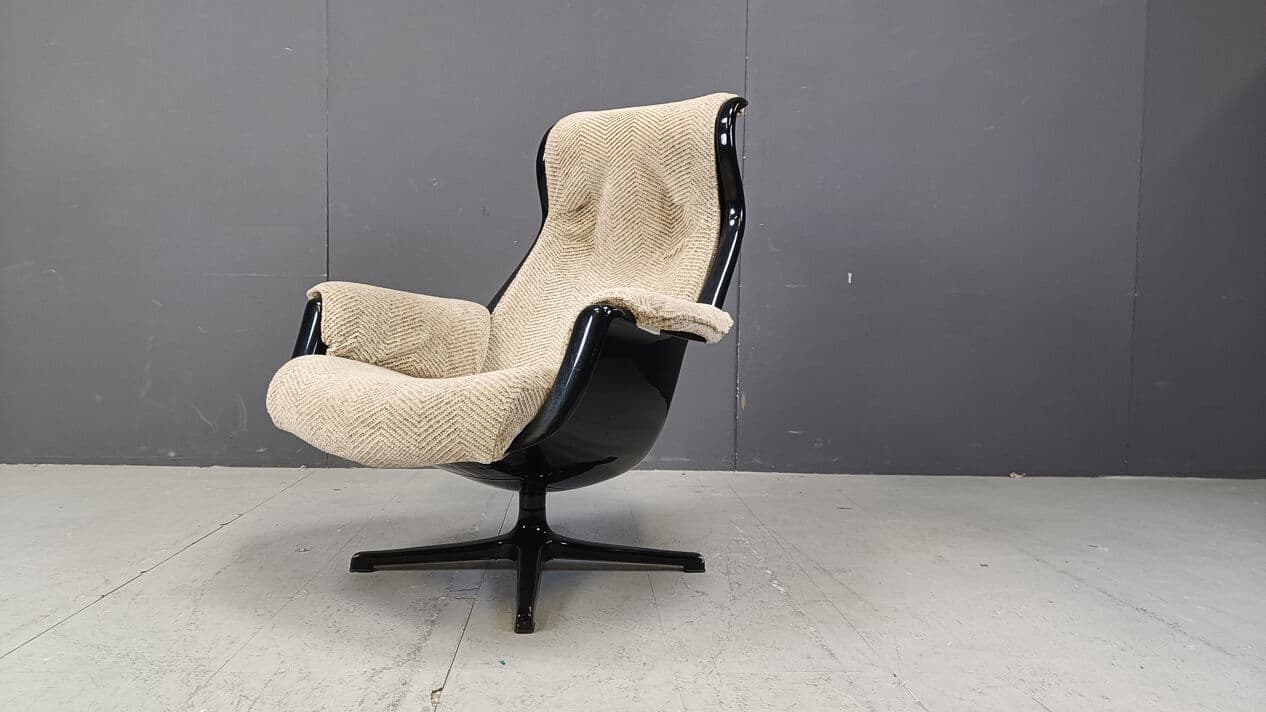 Fotel Space Age, beżowa tkanina, plastik czarny, proj. A. Svensson, Dux, Szwecja, lata 60. - 270307