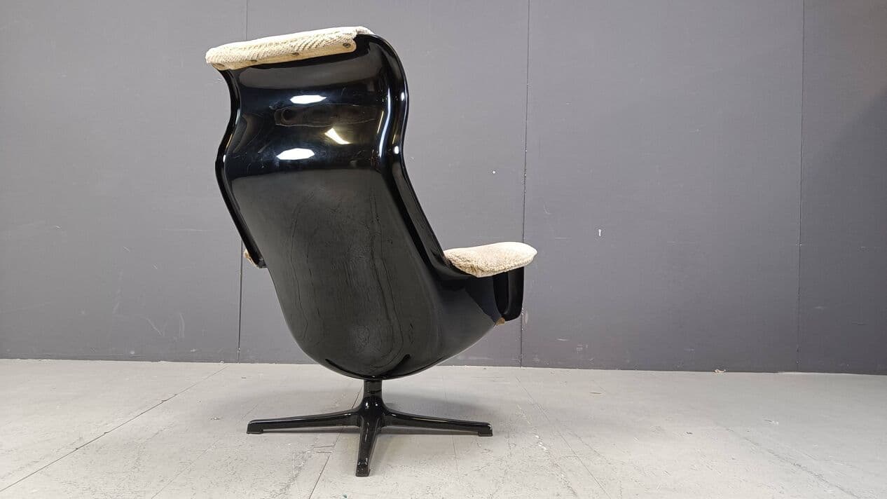 Fotel Space Age, beżowa tkanina, plastik czarny, proj. A. Svensson, Dux, Szwecja, lata 60. - 270310