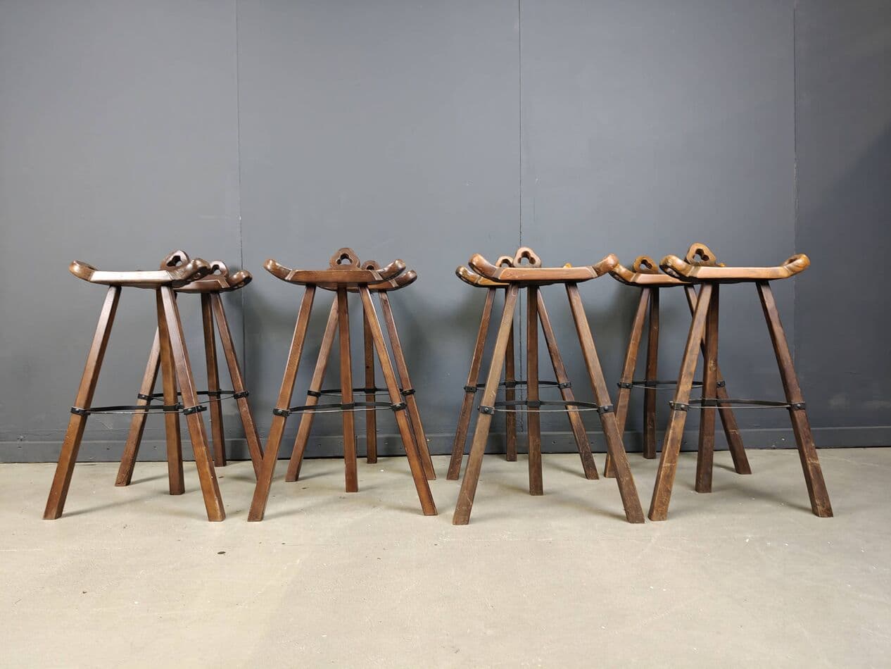Zestaw ośmiu stołków barowych brutalistycznych, brązowy, drewno, Hiszpania, lata 60. - 270291