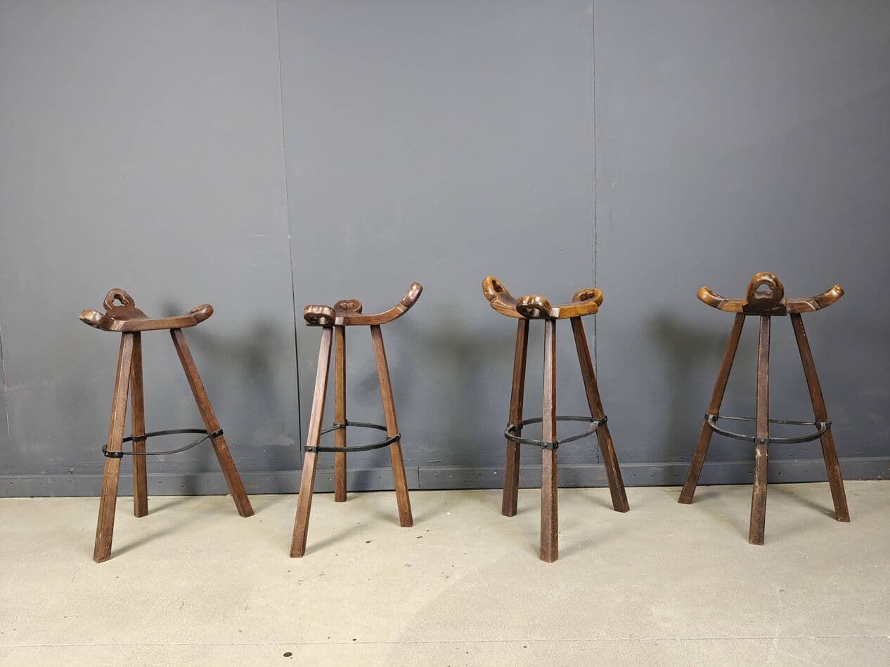 Zestaw ośmiu stołków barowych brutalistycznych, brązowy, drewno, Hiszpania, lata 60. - 270299