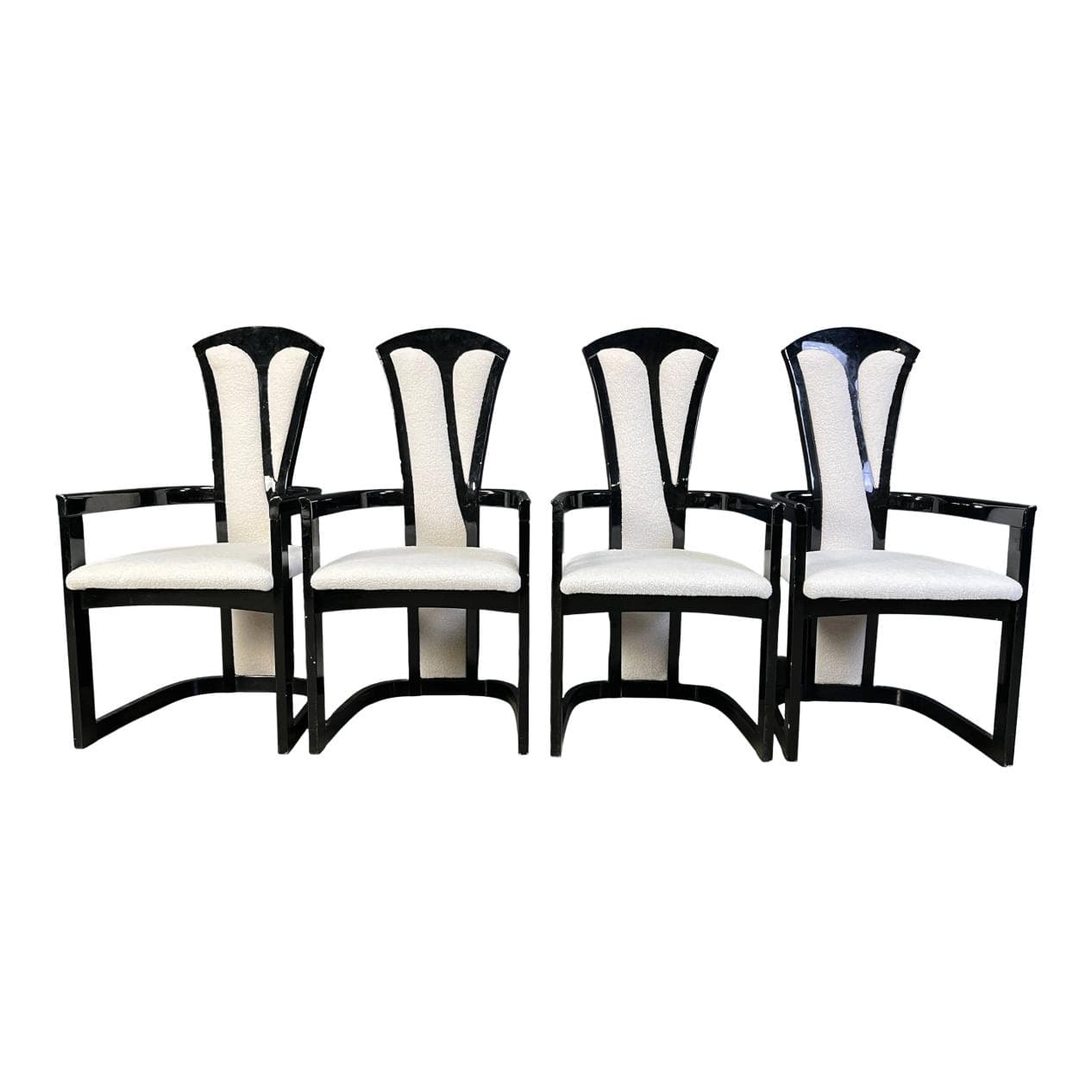 Zestaw czterech krzeseł z podłokietnikami, drewno lakierowane czarne, bouclé kremowy, Włochy, lata 80.