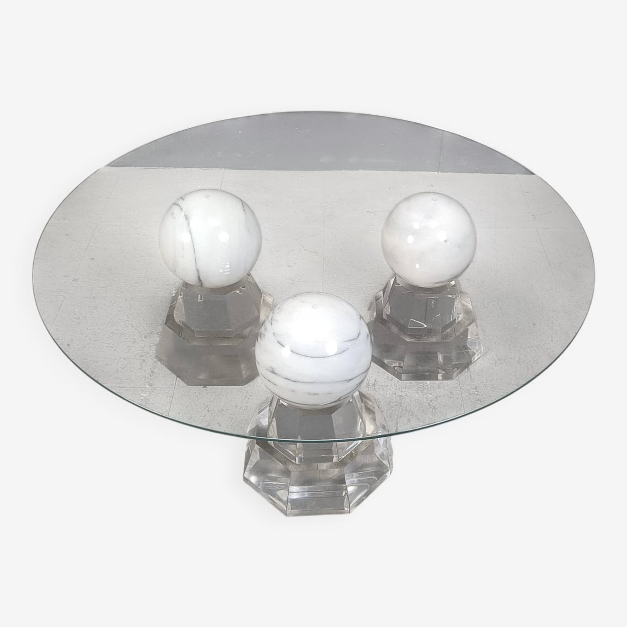 Coffee table, white marble, glass, plexiglass, France, 1980s. - 270081