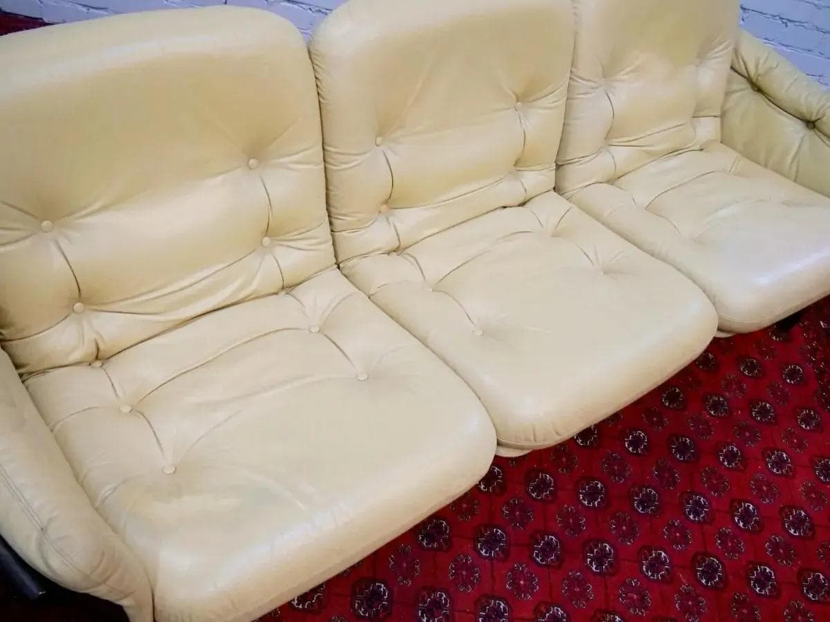 Sofa trzyosobowa, skóra ivory white, drewno, proj. G. Thams, Dania, lata 70. - 19437