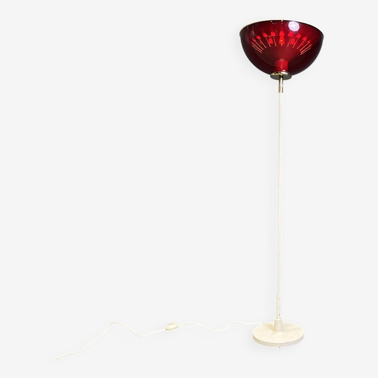 Lampa podłogowa Space Age, metal biały, klosz plastik czerwony, mosiądz, Włochy, lata 60. - 269627