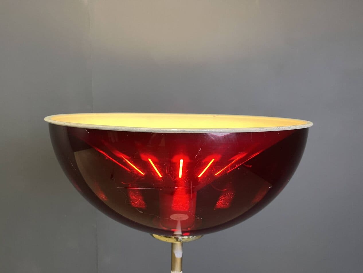 Lampa podłogowa Space Age, metal biały, klosz plastik czerwony, mosiądz, Włochy, lata 60. - 269635