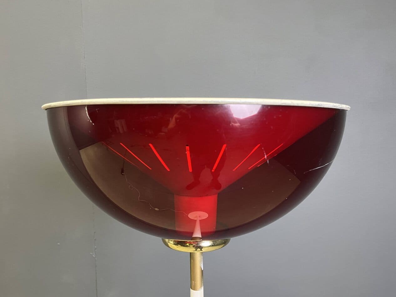 Lampa podłogowa Space Age, metal biały, klosz plastik czerwony, mosiądz, Włochy, lata 60. - 269623