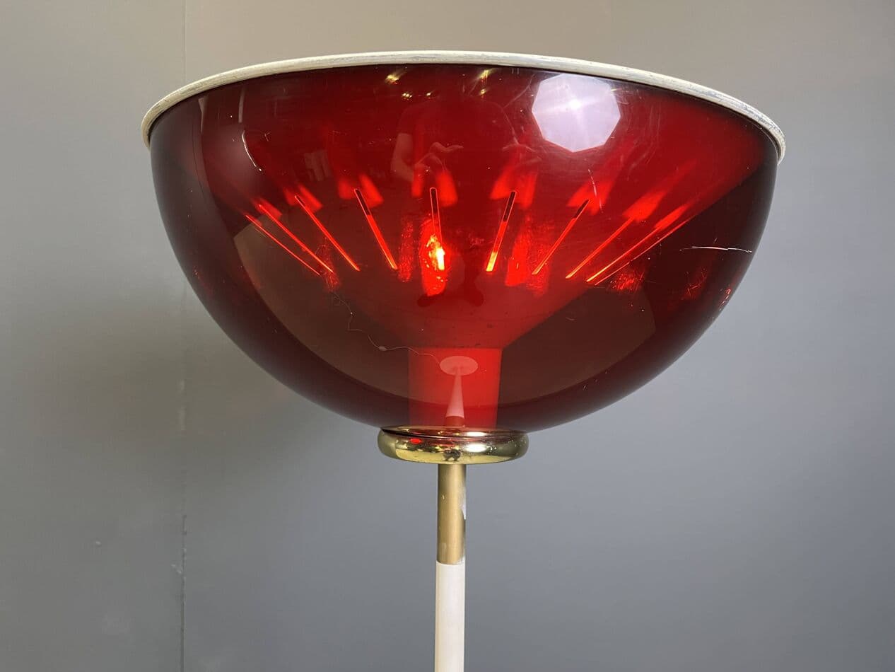 Lampa podłogowa Space Age, metal biały, klosz plastik czerwony, mosiądz, Włochy, lata 60. - 269631