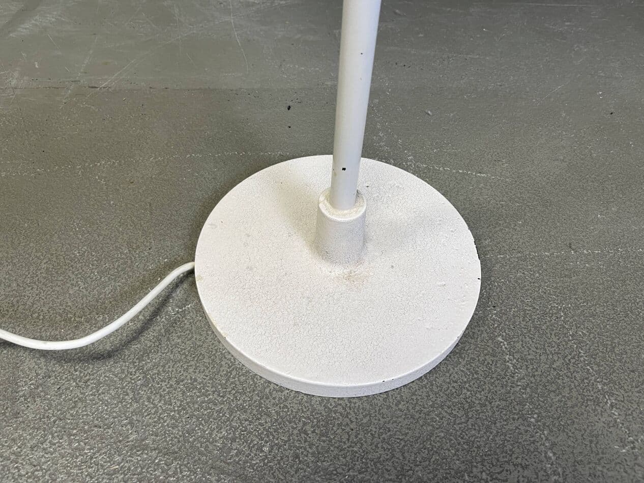 Lampa podłogowa Space Age, metal biały, klosz plastik czerwony, mosiądz, Włochy, lata 60. - 269630