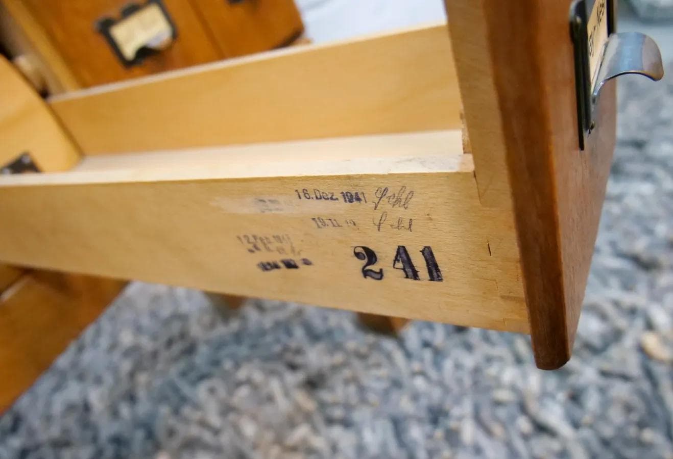 Komoda indeksowa Arts & Crafts, dąb brązowy, Niemcy, lata 40. - 19413