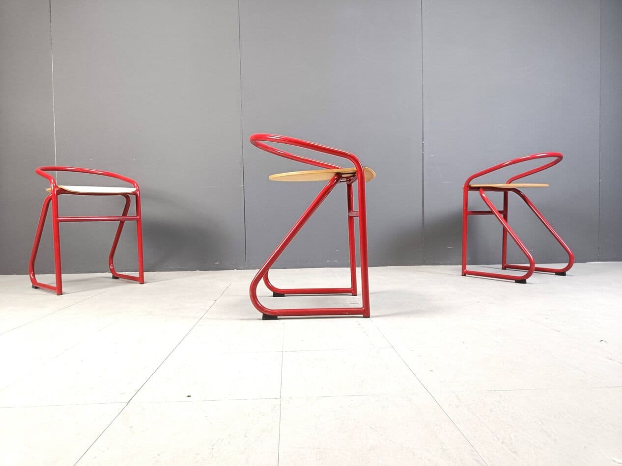 Stołek postmodernistyczny, czerwony, metal, Francja, lata 80. - 269295
