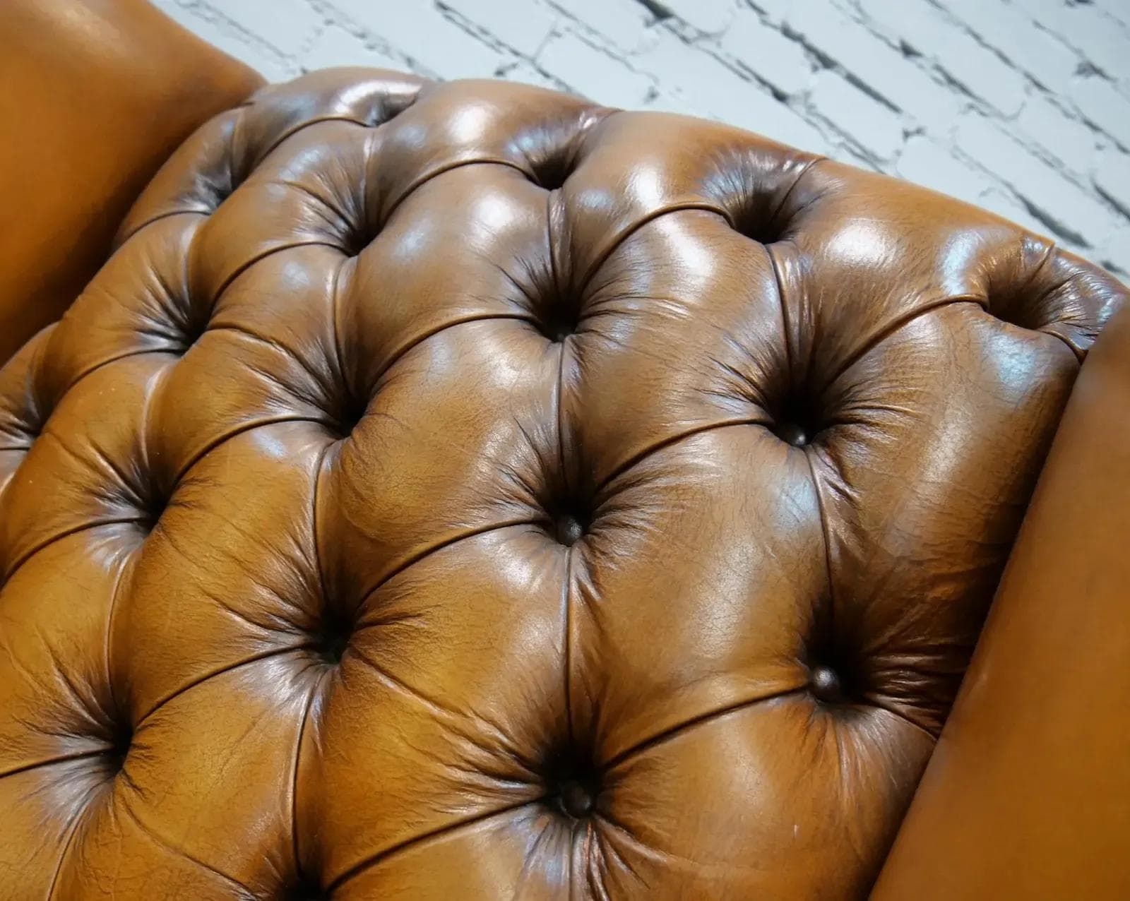 Fotel Chesterfield Wingback, skóra brązowa, drewno, Anglia, lata 50. - 19402