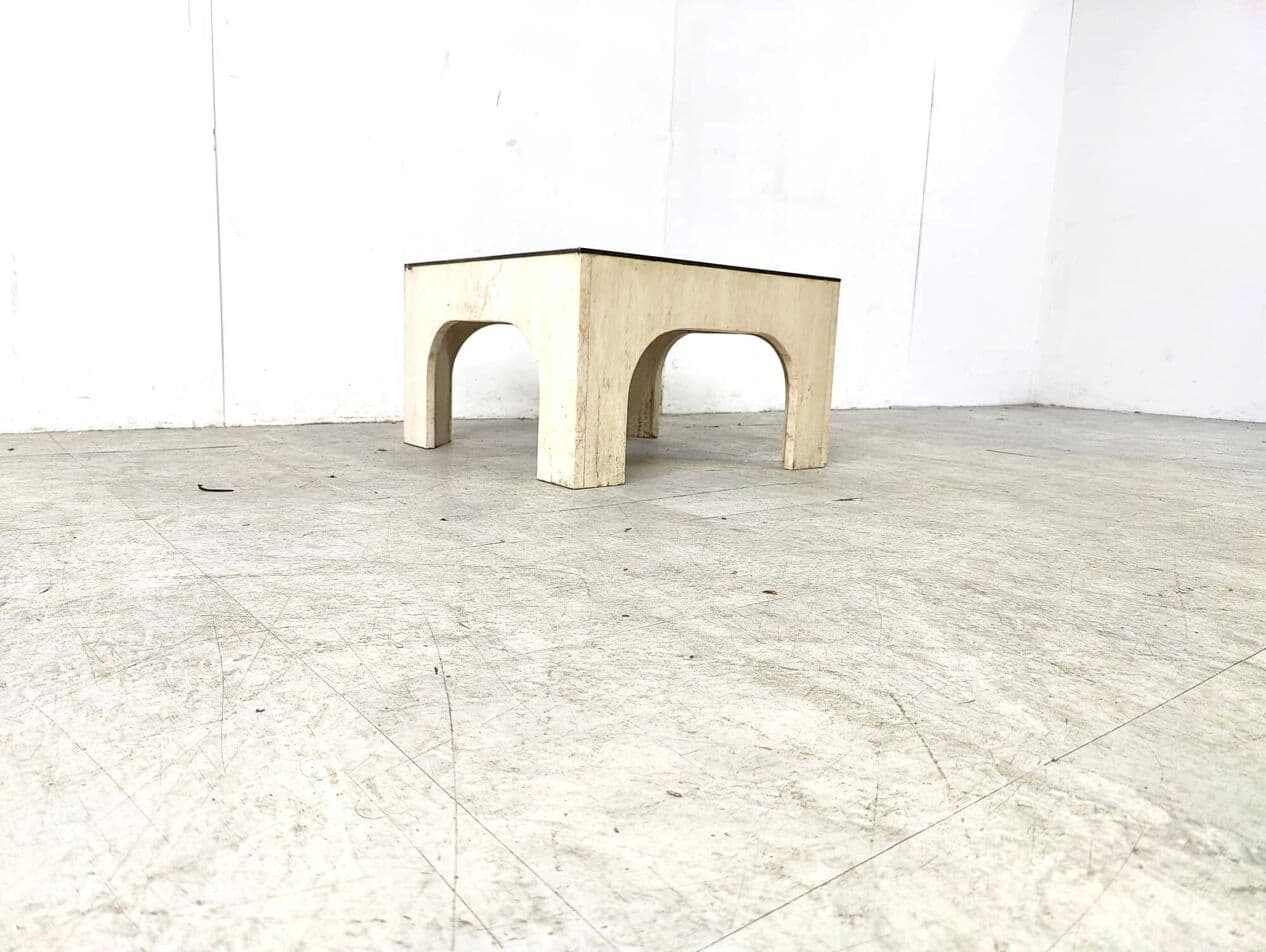 Pair of coffee tables, beige travertine, brass, Italy, 1970s. - 269091