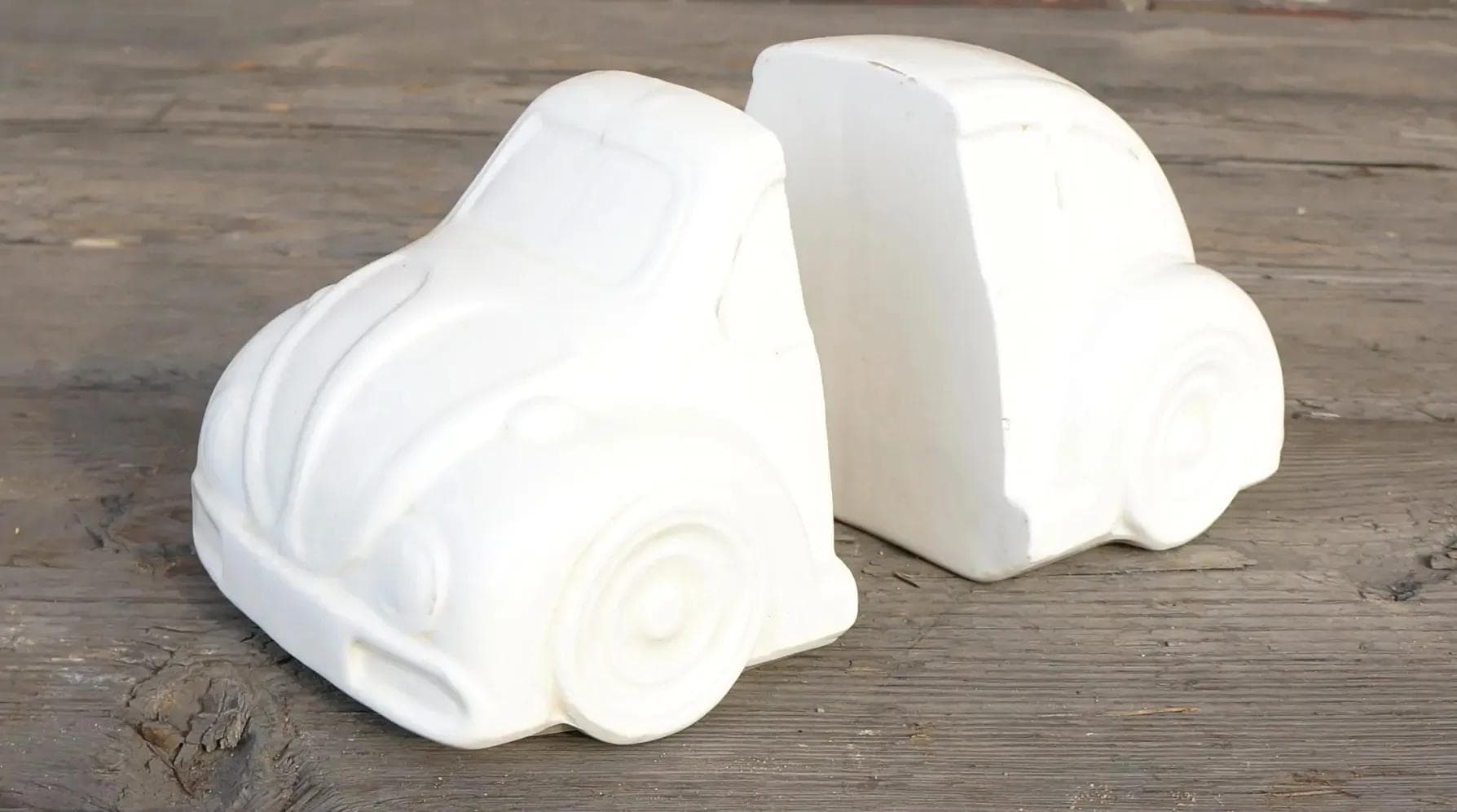 Białe ceramiczne podpórki do książek w formie VW Garbusa, Holandia, lata 70. - 19397