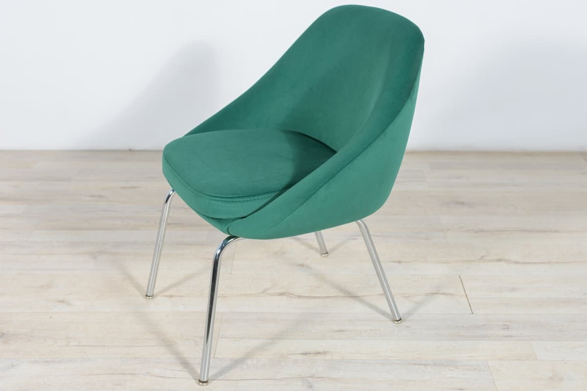 Pair of armchairs, bottle green velvet, chrome, United Kingdom, 1960s. - 261775