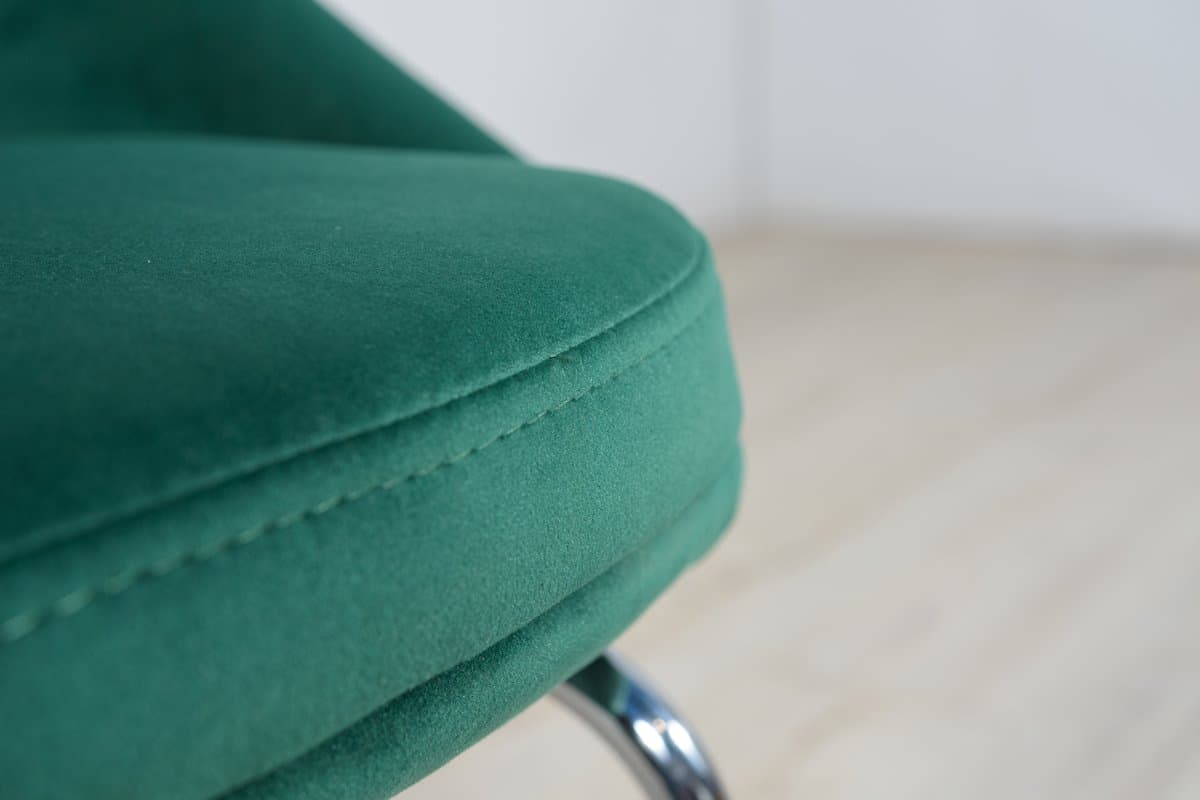 Pair of armchairs, bottle green velvet, chrome, United Kingdom, 1960s. - 261777