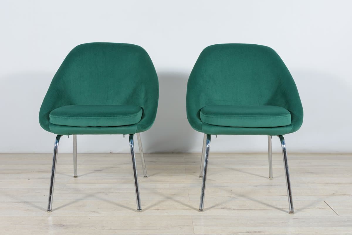 Pair of armchairs, bottle green velvet, chrome, United Kingdom, 1960s. - 261769
