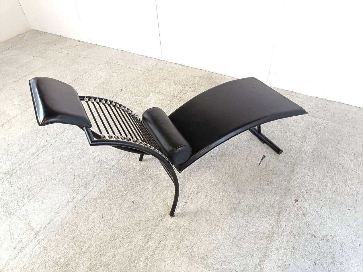 Chaise longue, black leather, black metal, Italy, 1990s. - 268788