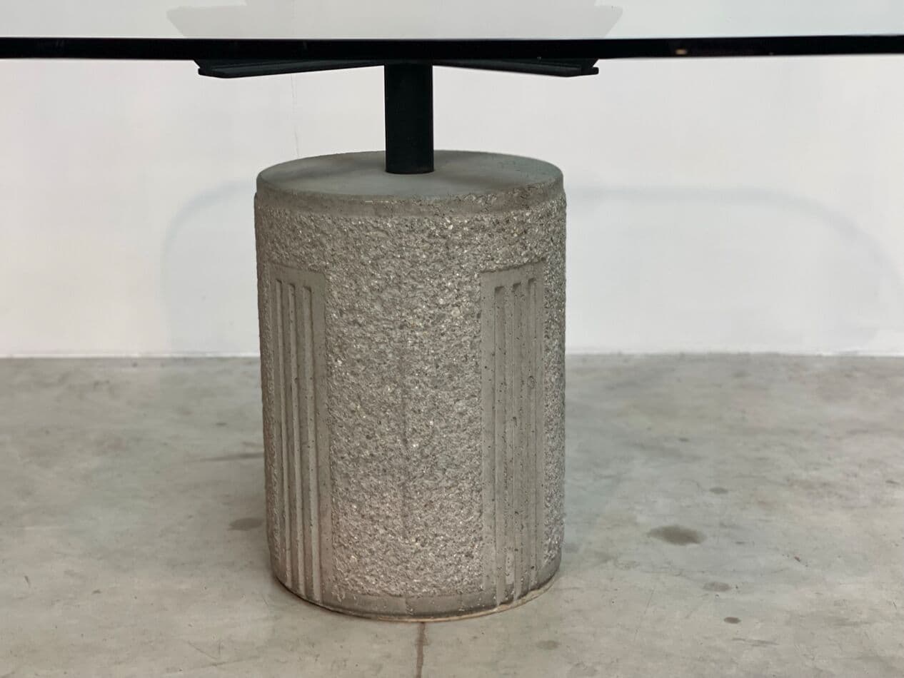 Stół jadalniany Paracarro, szkło przezroczyste, beton szary, metal czarny, proj. G. Offredi, Włochy, lata 70. - 268716