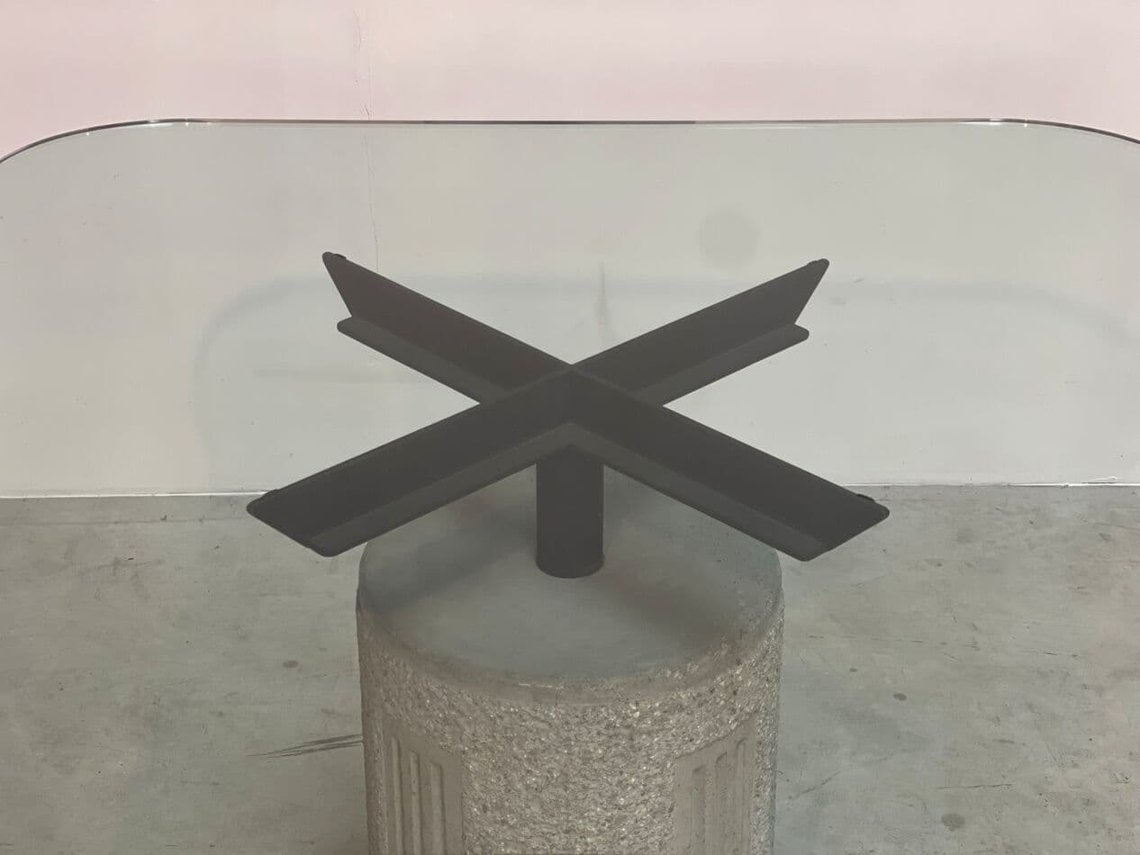 Stół jadalniany Paracarro, szkło przezroczyste, beton szary, metal czarny, proj. G. Offredi, Włochy, lata 70. - 268718