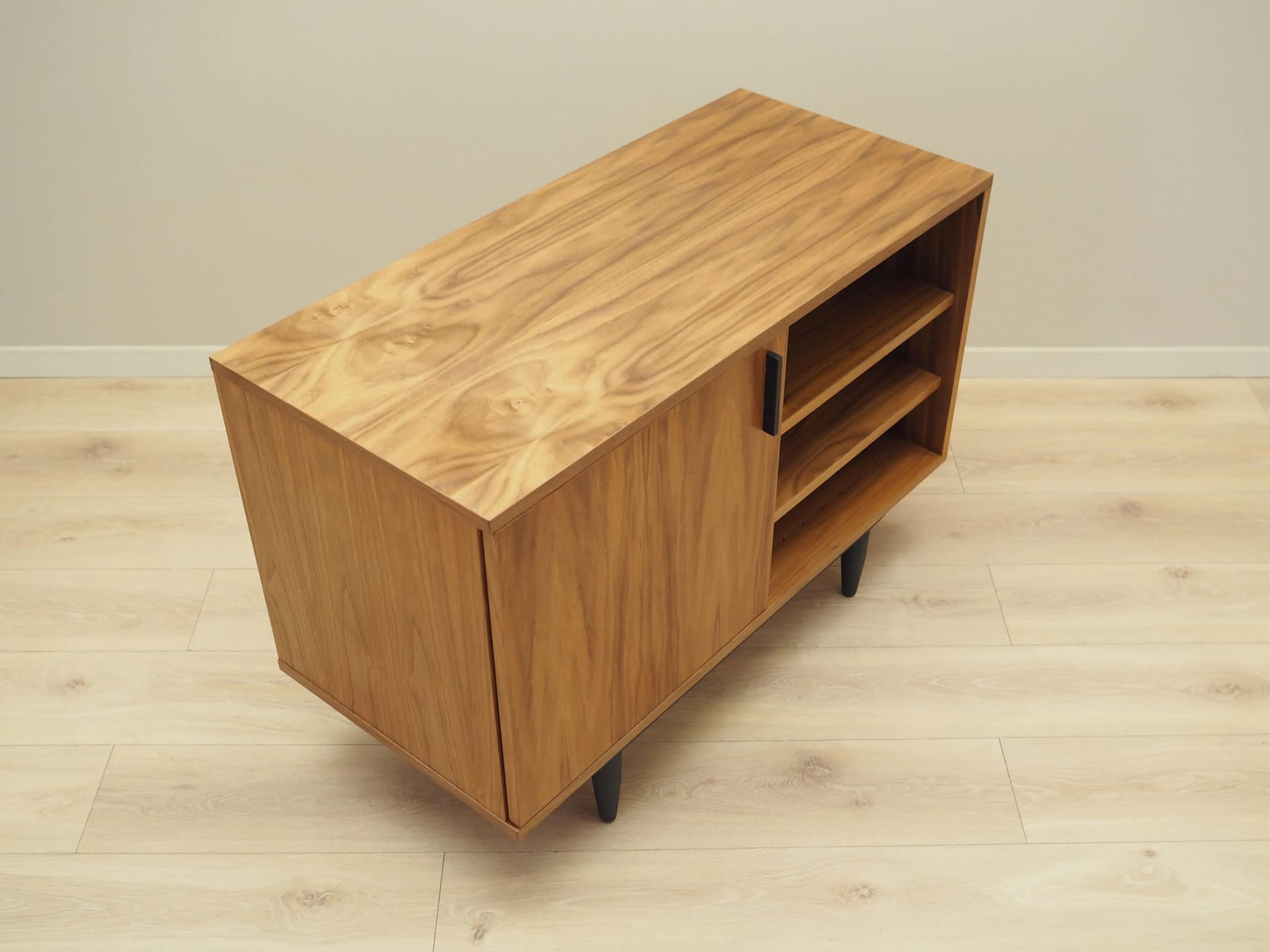 Szafka, skandynawski design, orzech, Dania, lata 60. - 19532