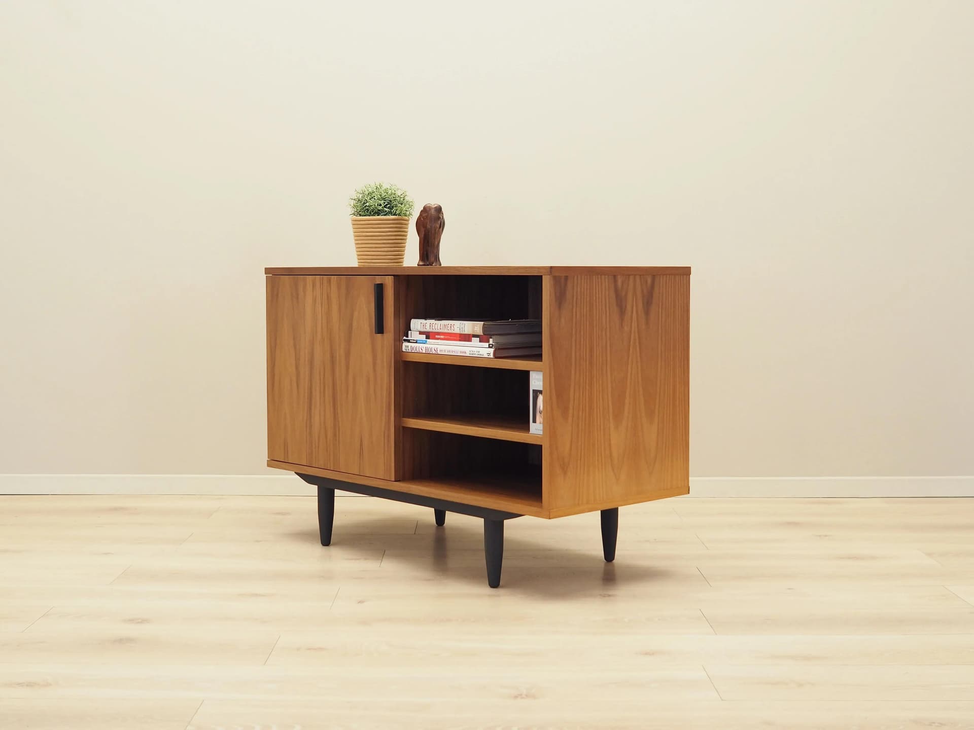 Szafka, skandynawski design, orzech, Dania, lata 60. - 19530