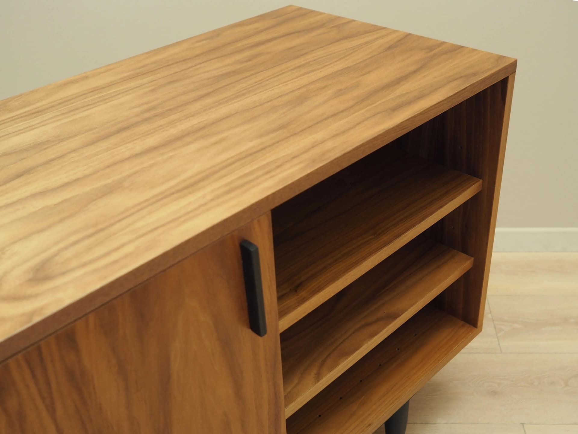 Szafka, skandynawski design, orzech, Dania, lata 60. - 19534