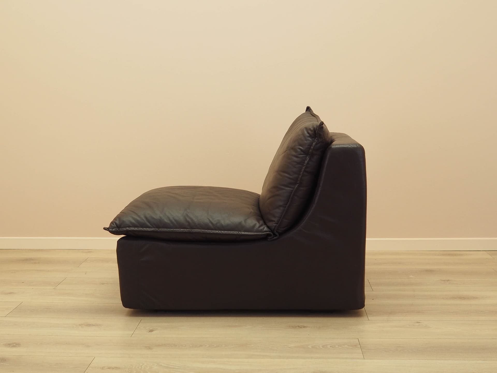 Armchair, brown leather, Italy, 1960s. - 261886