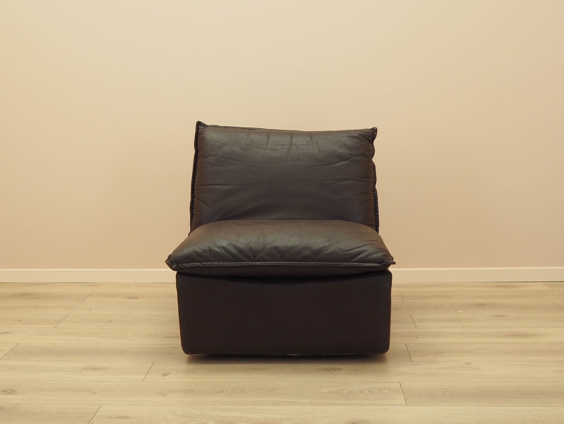 Armchair, brown leather, Italy, 1960s. - 261885