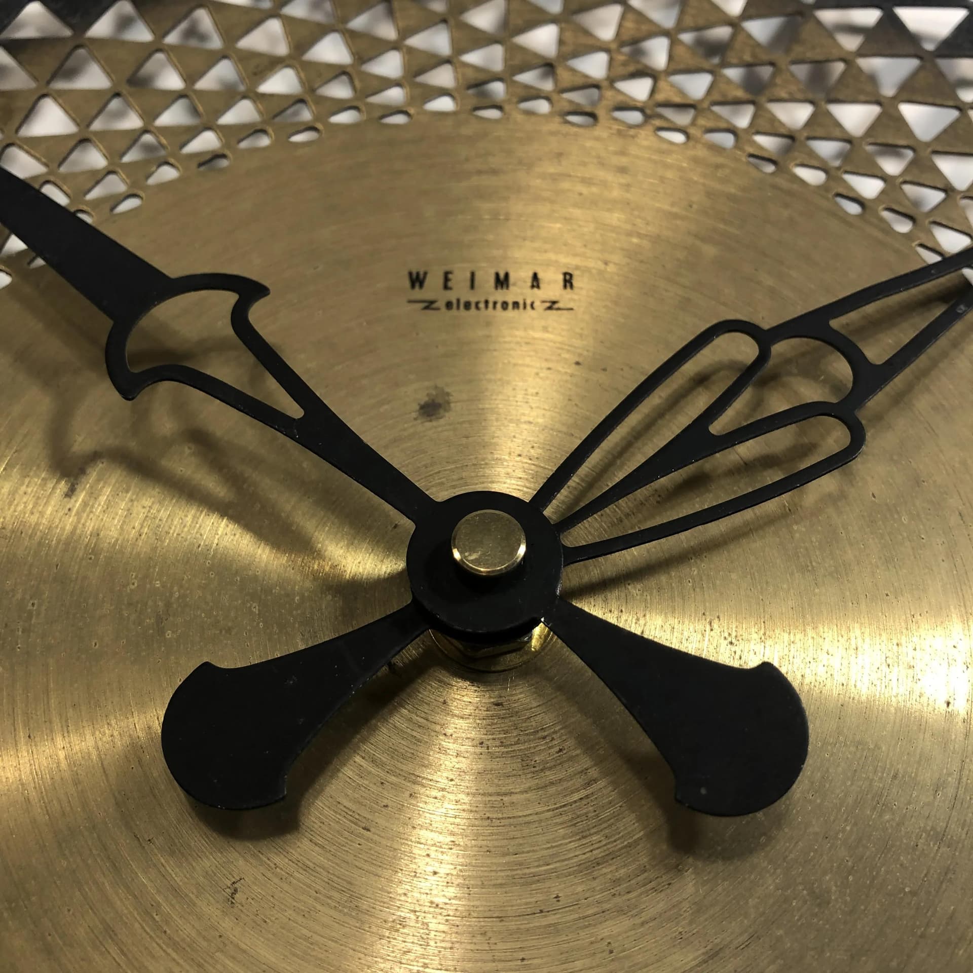 Zegar ścienny, stal czarna, mosiądz złoty, Weimar Electronic, Niemcy, lata 70. - 19583