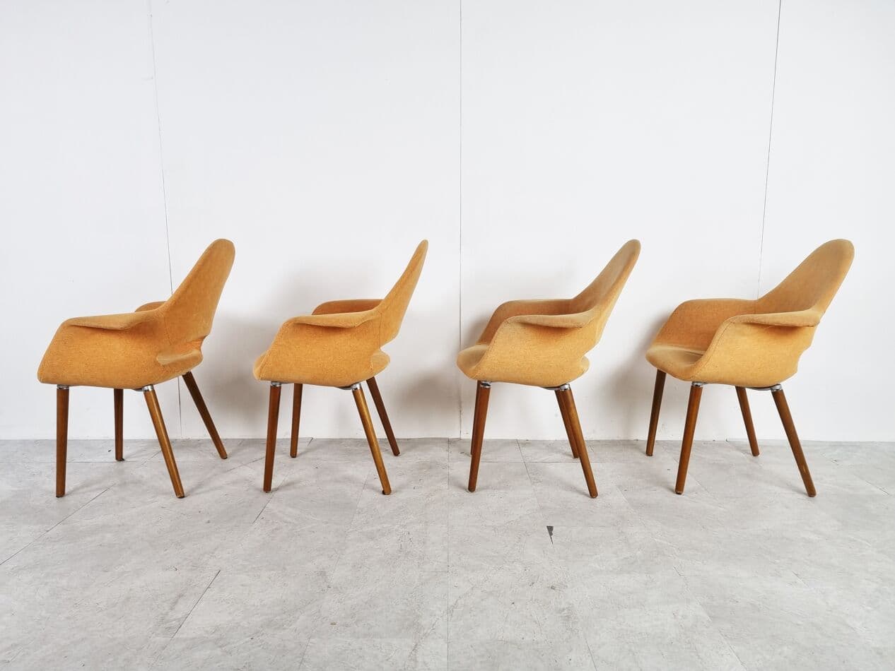 Zestaw czterech foteli organicznych, bawełna żółta, drewno, lata 70. - 268280