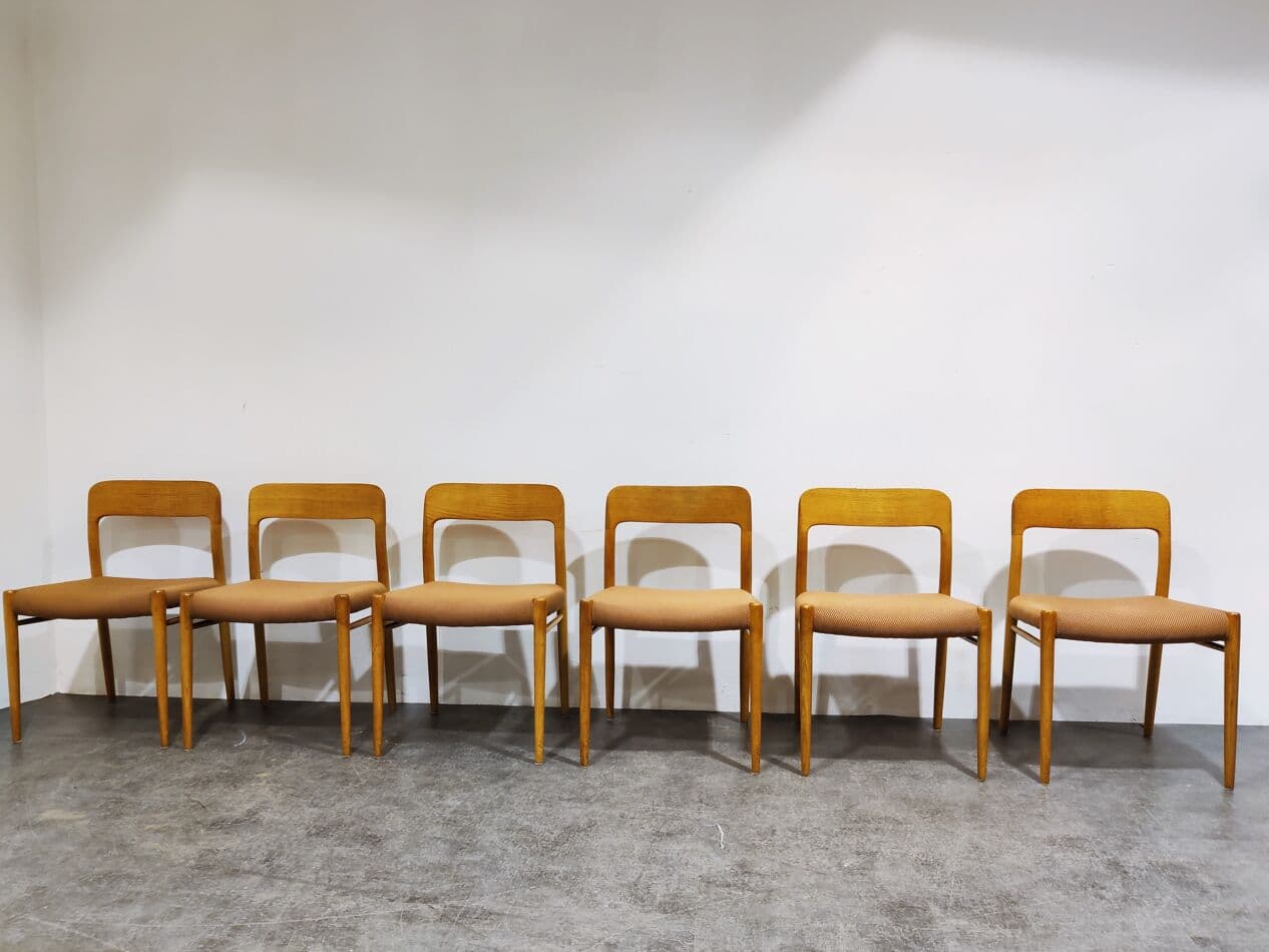 Set of six dining chairs, brown wood, salmon cotton, Denmark, 1960s. - 268205