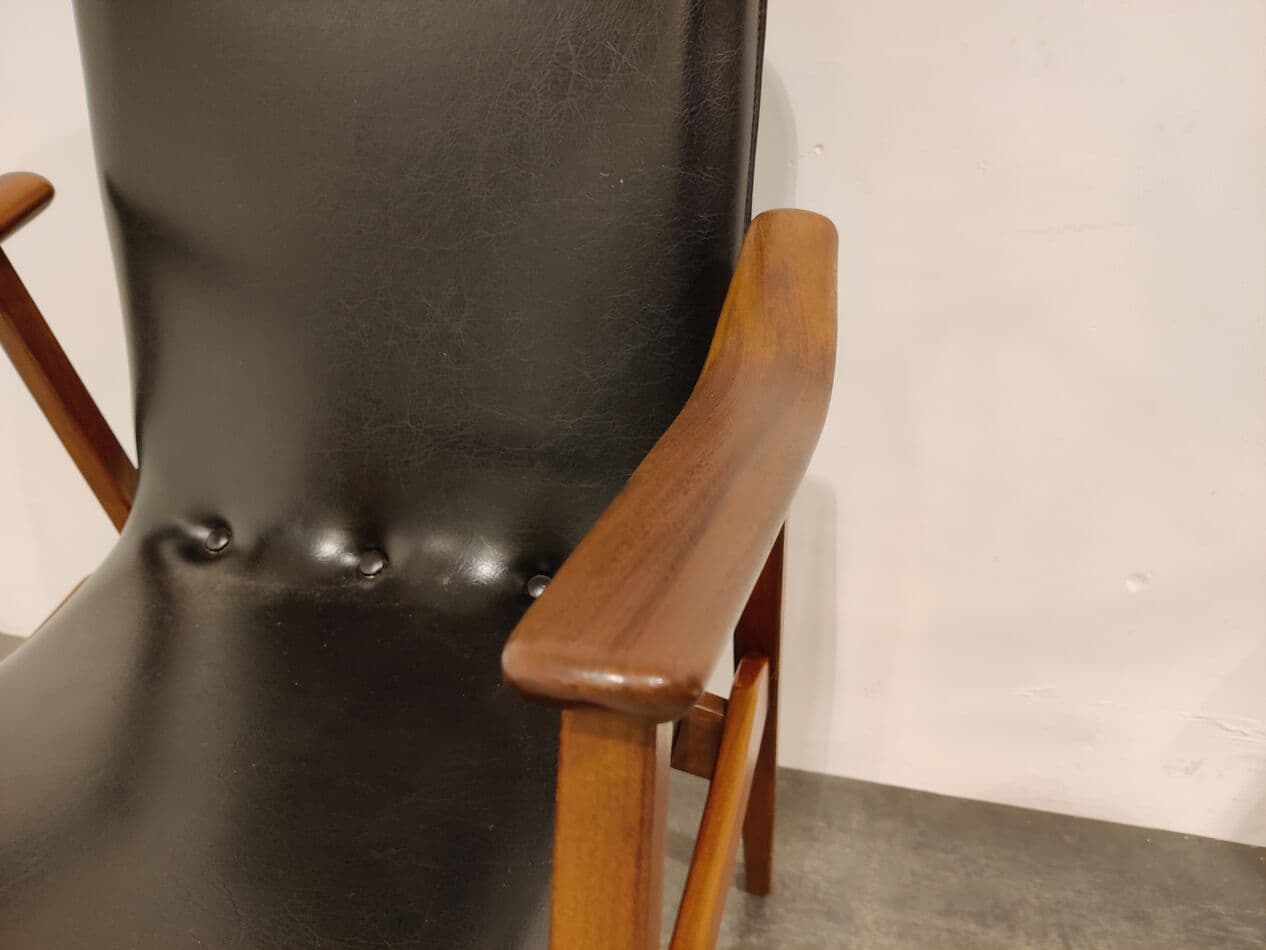 Fotel, czarny skaj, teak, proj. L. van Teeffelen, WéBé, Holandia, lata 60. - 268140