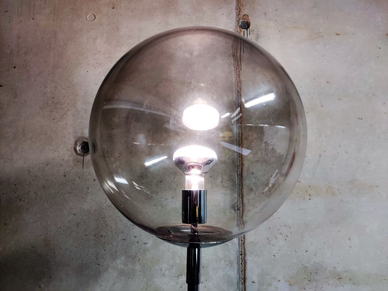 Lampa podłogowa, szare szkło, metal czarny, Holandia, lata 70. - 268053