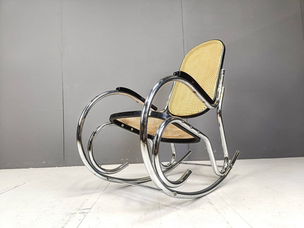 Fotel bujany, rattan beżowy, metal chromowany, Włochy, lata 60. - 267868