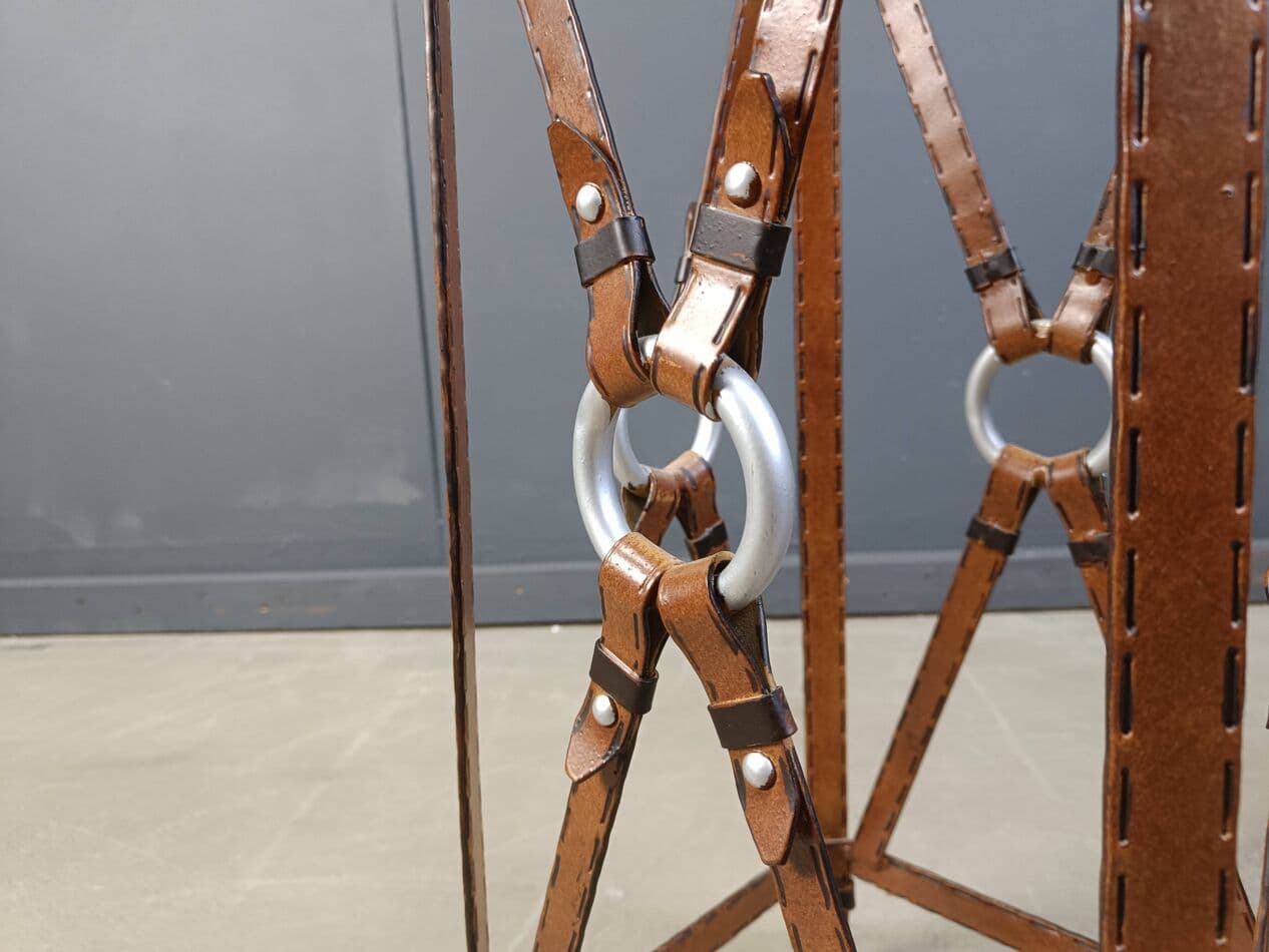 Stolik boczny, styl Jacques Adnet, brązowy, skóra ekologiczna żelazo szkło, Francja, lata 70. - 267715