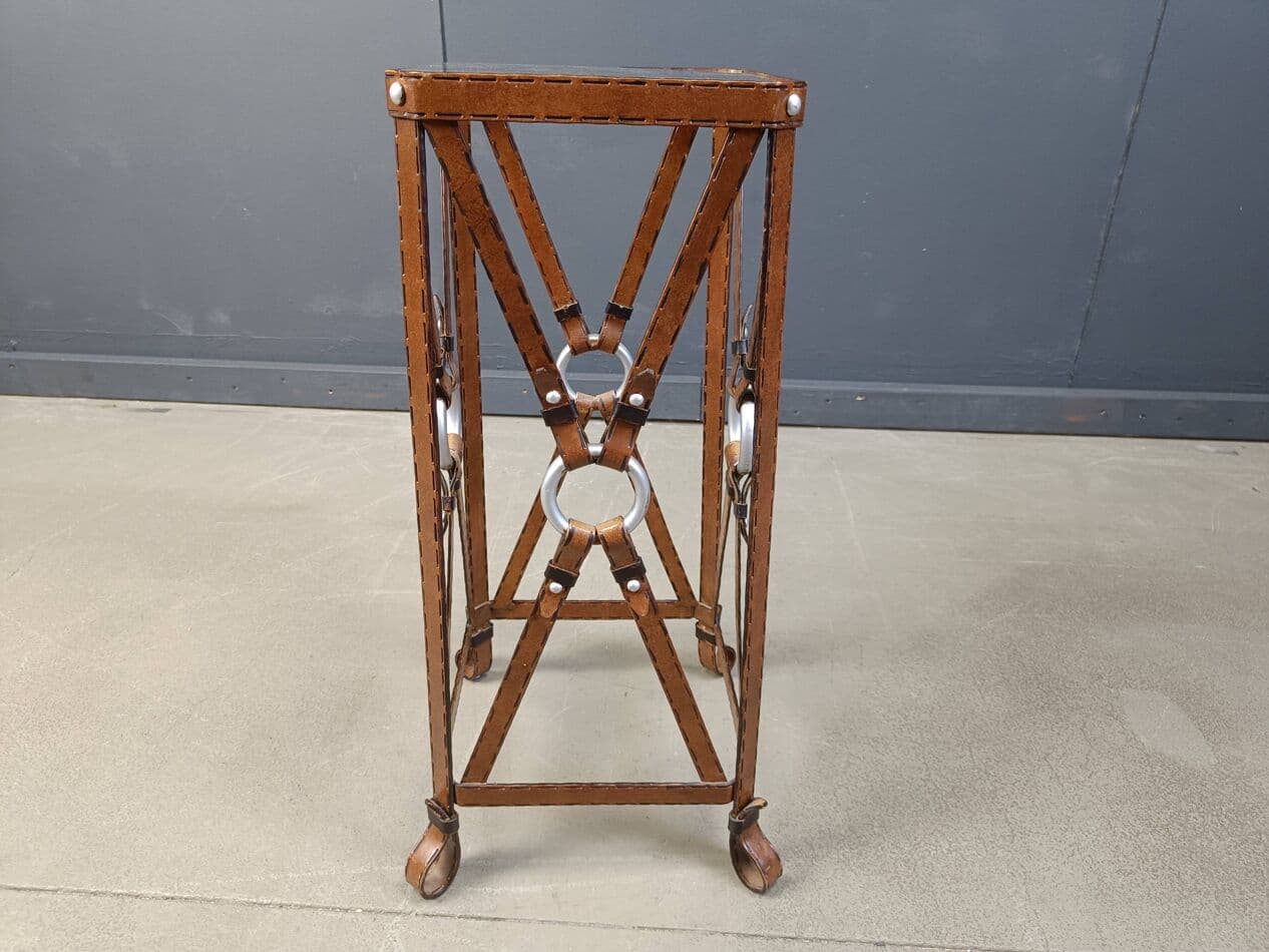 Stolik boczny, styl Jacques Adnet, brązowy, skóra ekologiczna żelazo szkło, Francja, lata 70. - 267723