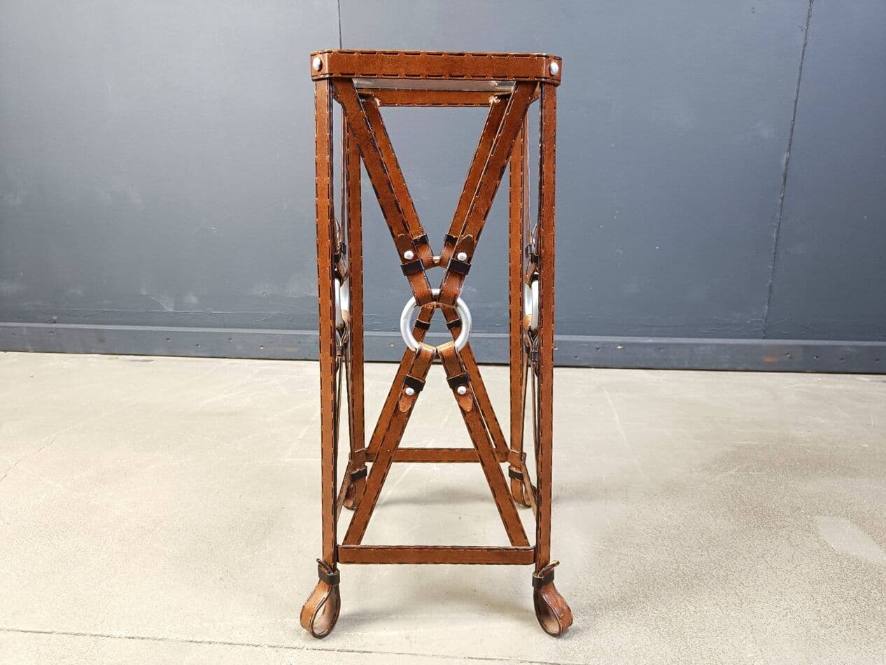 Stolik boczny, styl Jacques Adnet, brązowy, skóra ekologiczna żelazo szkło, Francja, lata 70. - 267722