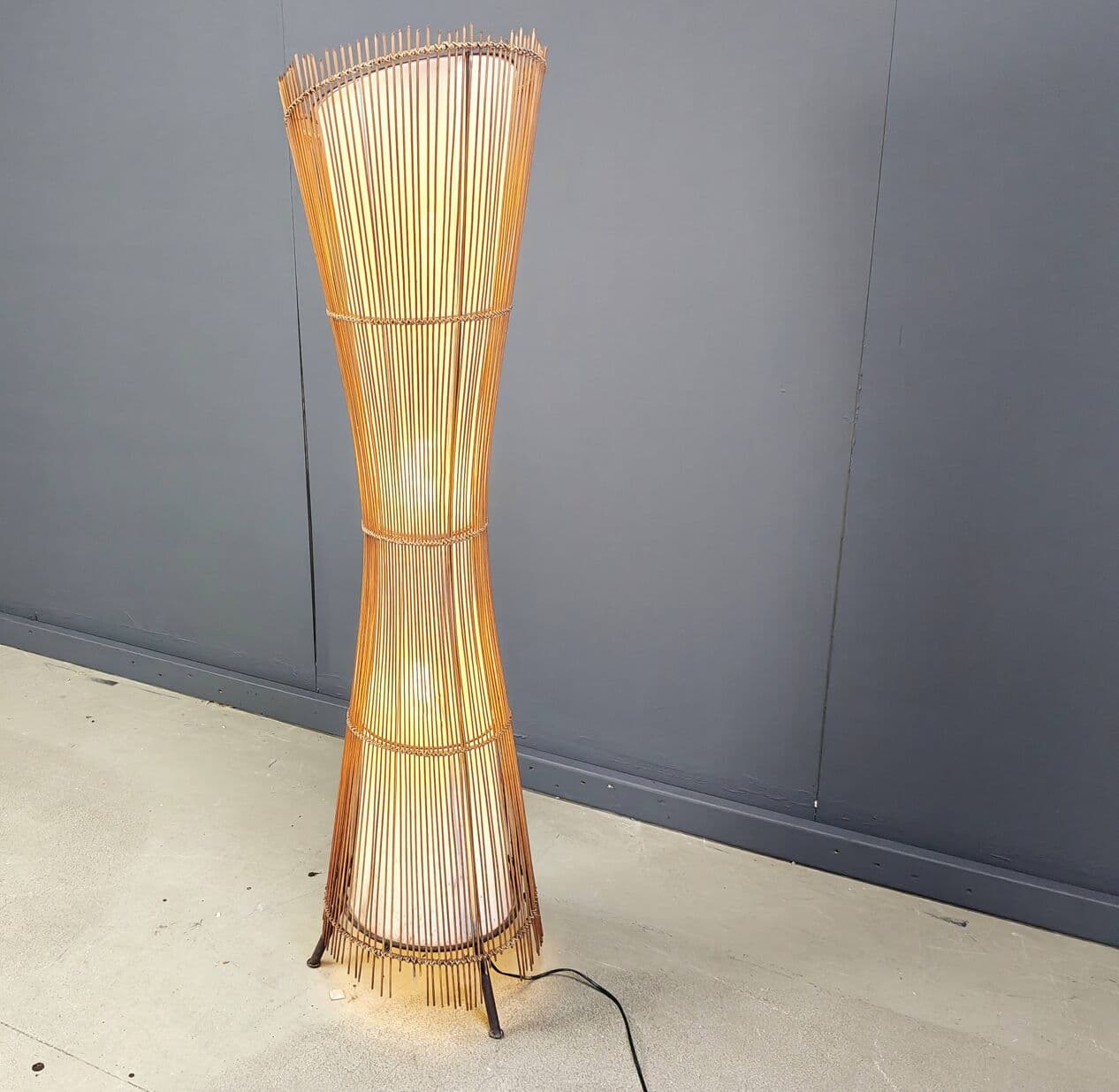 Lampa podłogowa, beżowy, bambus, Włochy, lata 60. - 267543