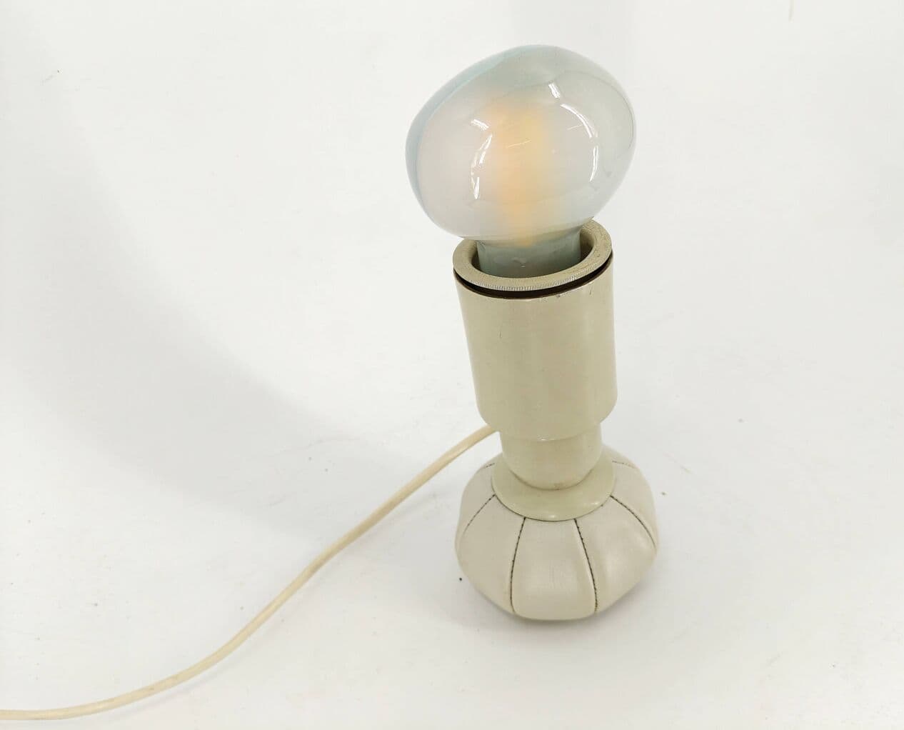 Lampa stołowa, biała, metal, proj. G. Sarfatti, Arteluce, Włochy, lata 60. - 267482