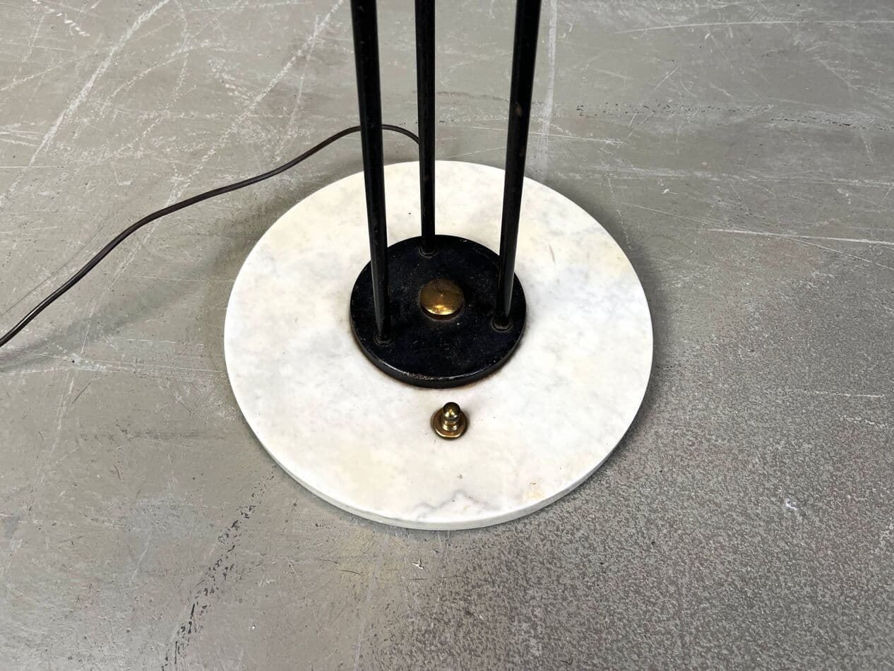 Lampa podłogowa, teak brązowy, mosiądz złoty, metal czarny, szkło białe, marmur biały, Stilnovo, Włochy, lata 60. - 267397