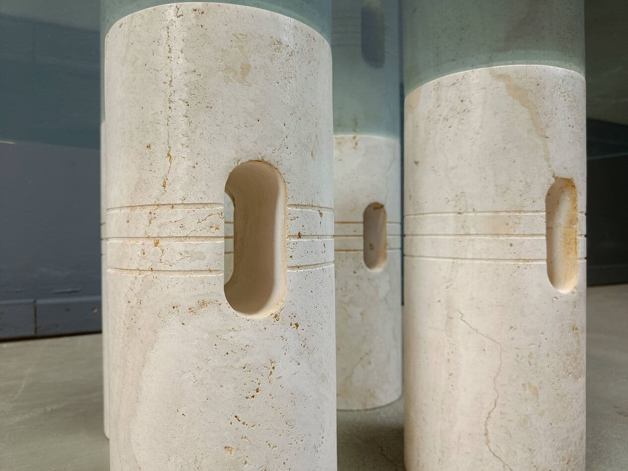 Stolik kawowy, beżowy, trawertyn, szkło, Włochy, lata 70. - 267285