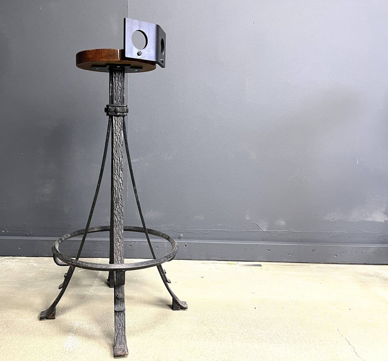 Zestaw sześciu stołków barowych brutalistycznych, drewno brązowe, żelazo czarne, Niemcy, lata 70. - 267255