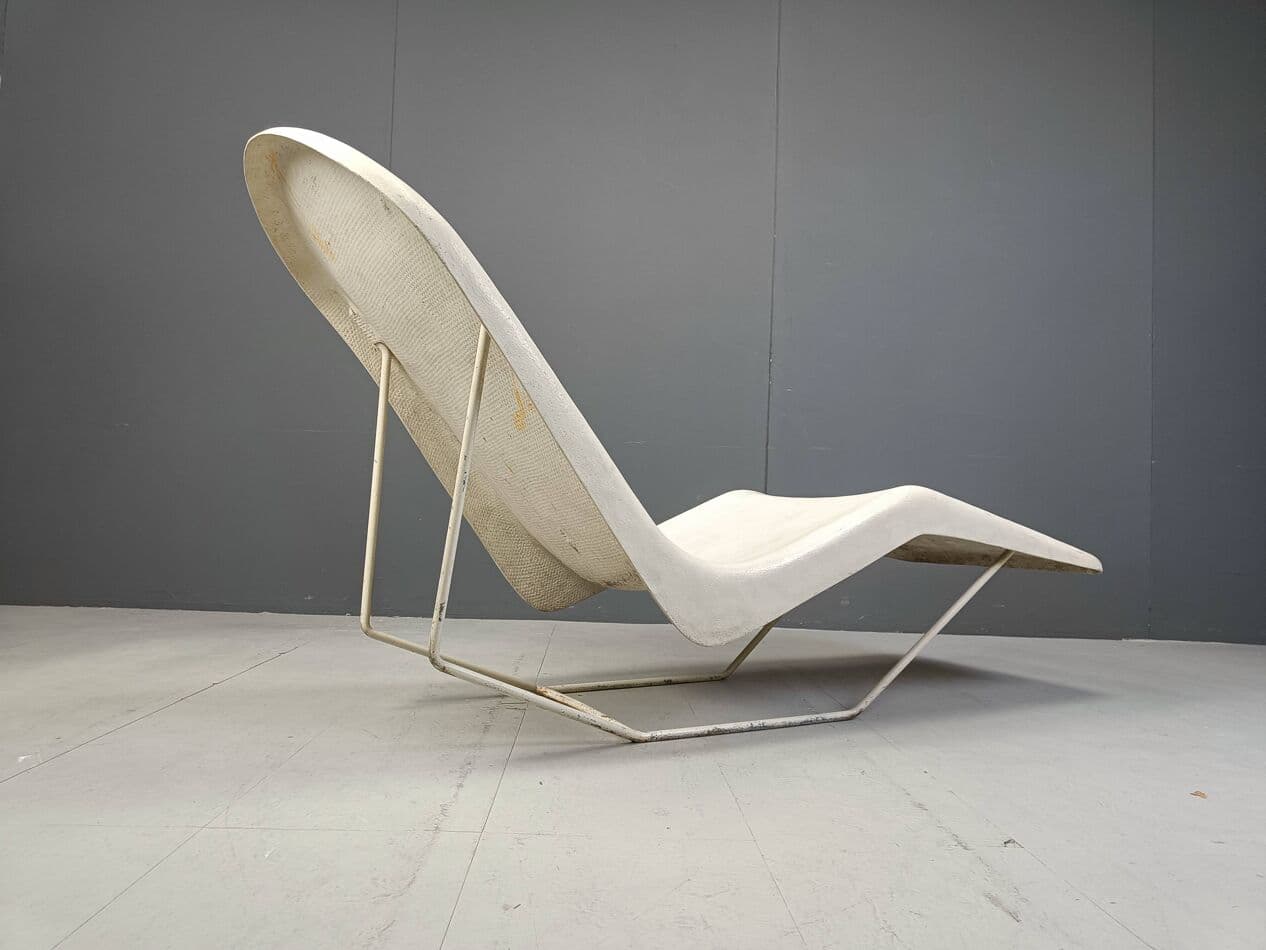 Chaise longue Space Age, white fiberglass, France, 1960s. - 266947
