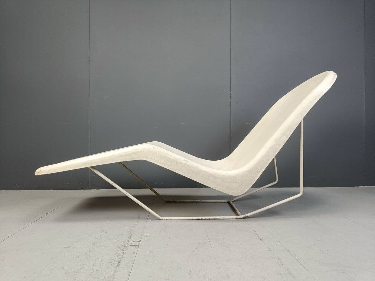 Chaise longue Space Age, white fiberglass, France, 1960s. - 266950