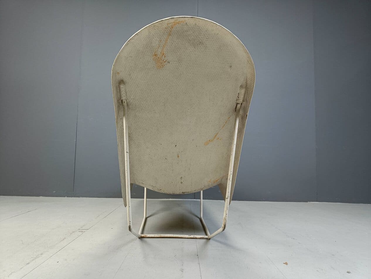 Chaise longue Space Age, white fiberglass, France, 1960s. - 266946