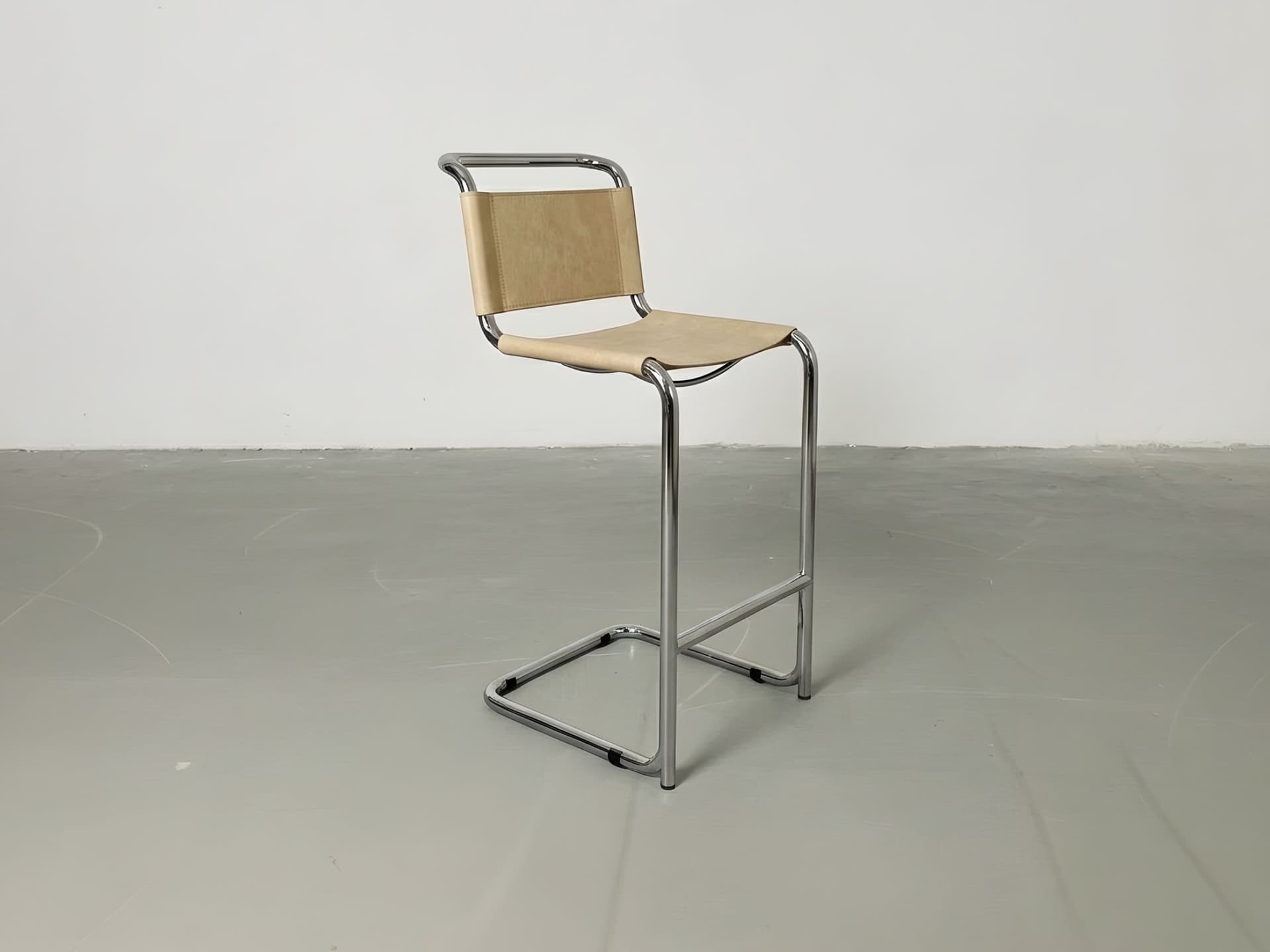 Hoker z giętej stali inspirowany proj. S33 M. Stam, miodowy, skóra naturalna - 262143