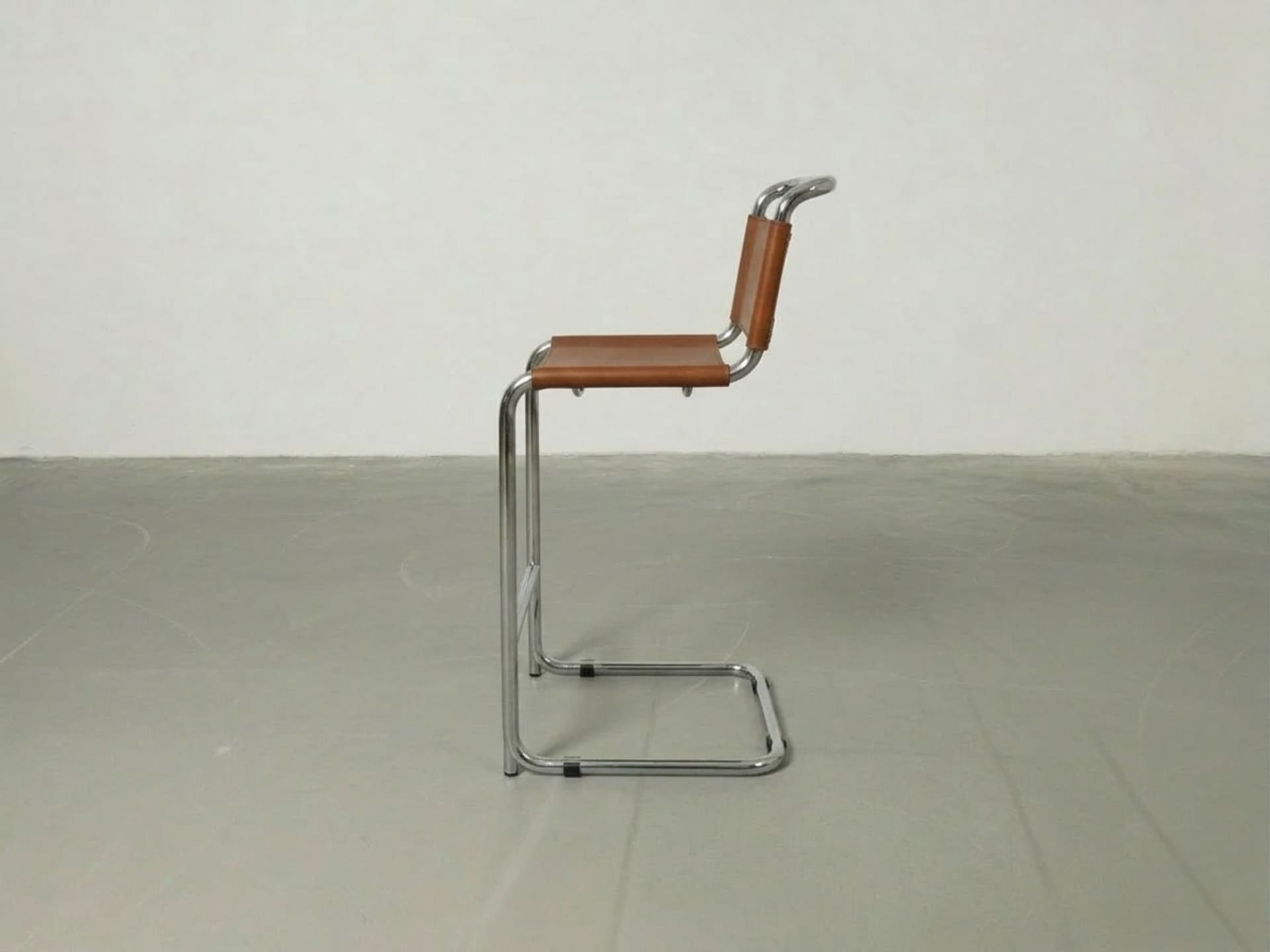 Hoker z giętej stali inspirowany proj. S33 M. Stam, brązowy, skóra naturalna - 262155