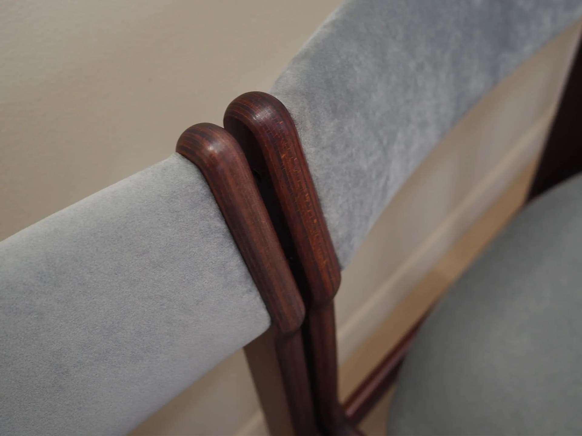 Komplet czterech krzeseł, mahoń ciemnobrązowy, velvet szary, Dania, lata 70. - 19747