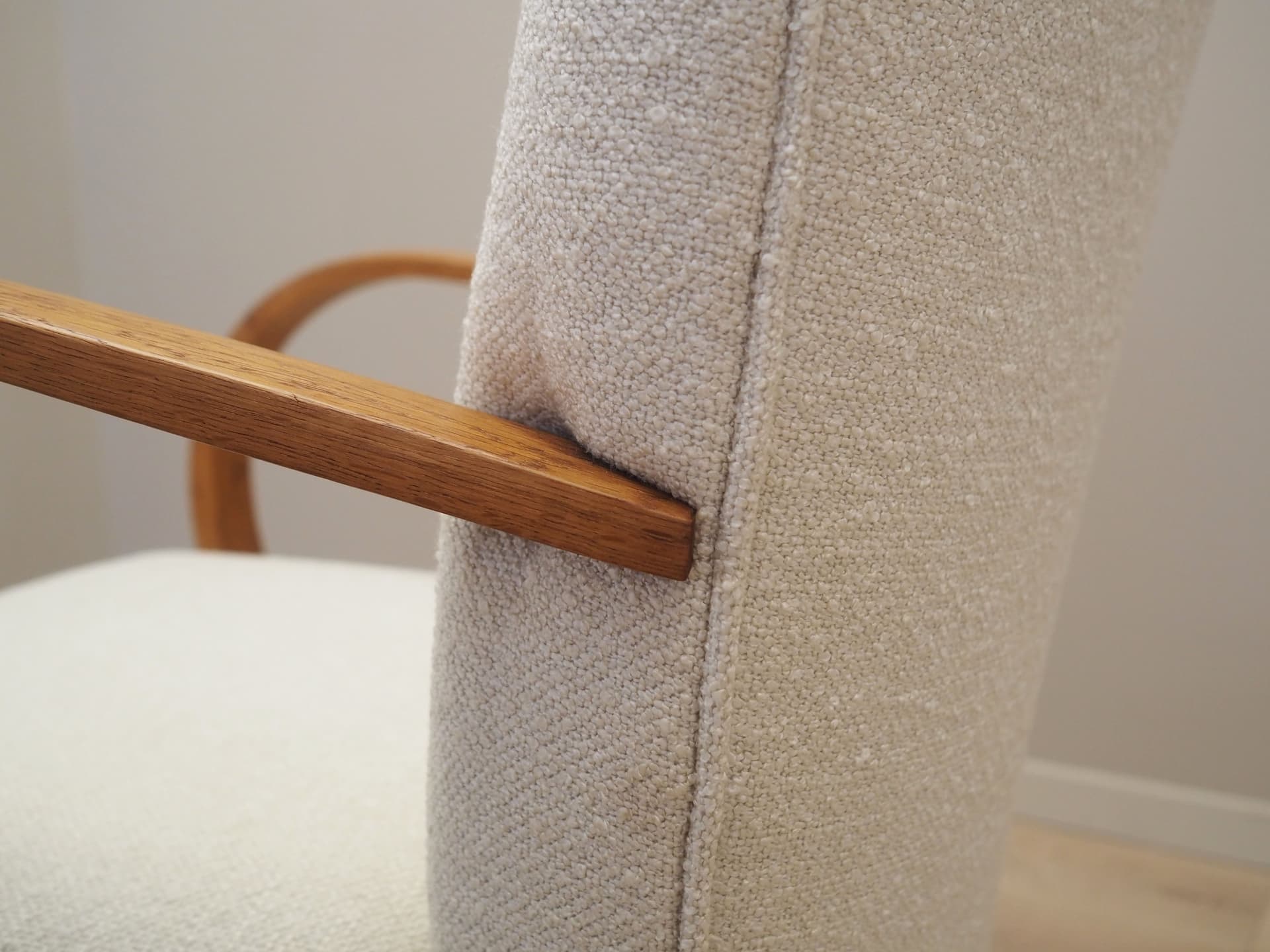 Fotel Art Déco, boucle ivory white, dąb, Dania, lata 50. - 76550